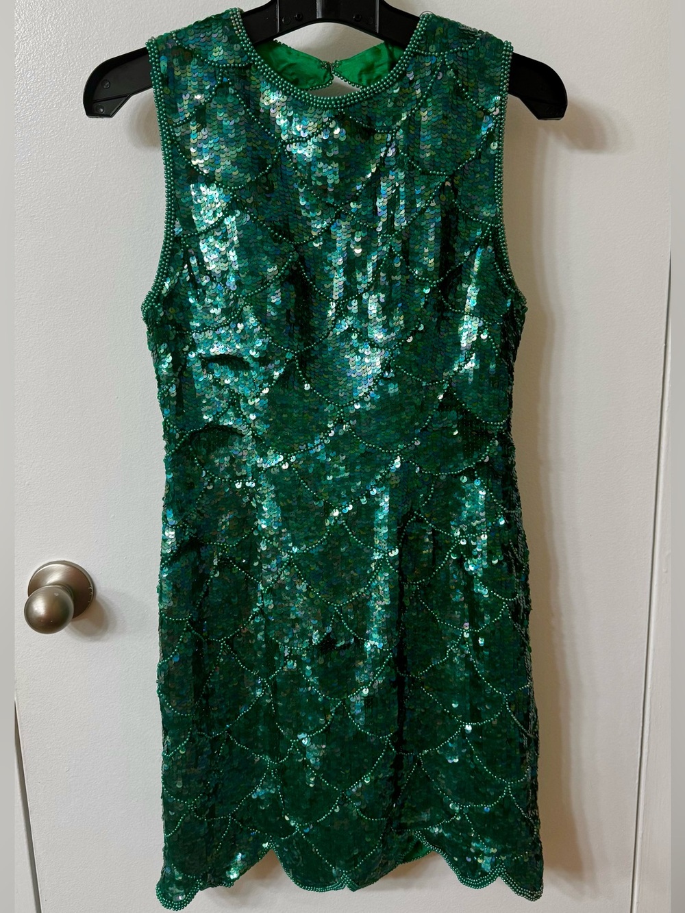 Vintage Emerald Green Sequin Sleeveless Scallop Hem Peek-a-boo Back Dress